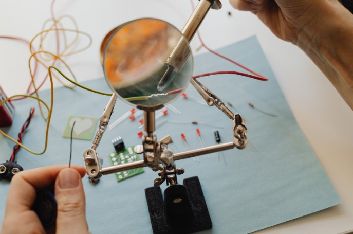 Типичные ошибки при пайке: как не испортить электронику